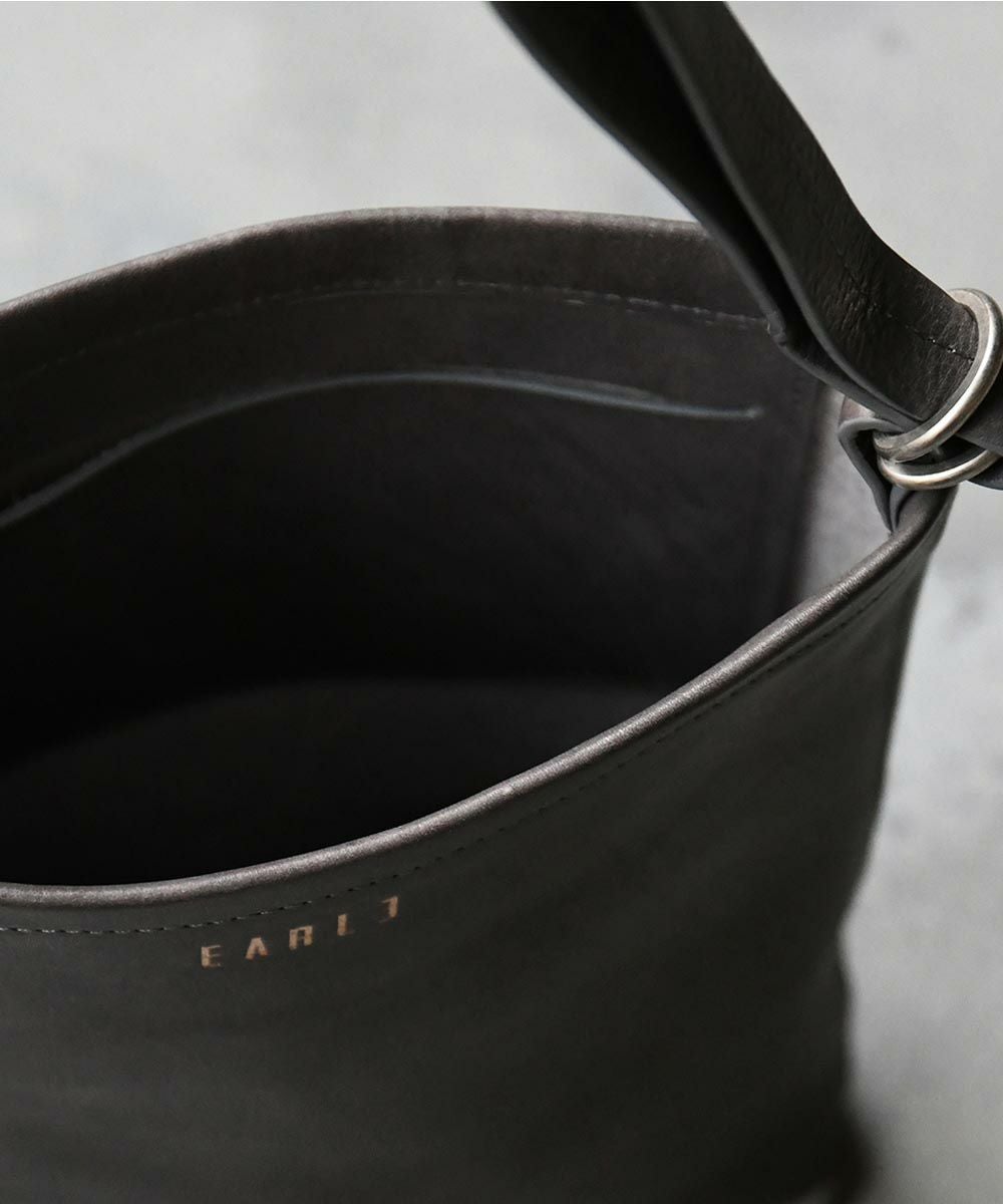 EARLE ショルダーバッグ