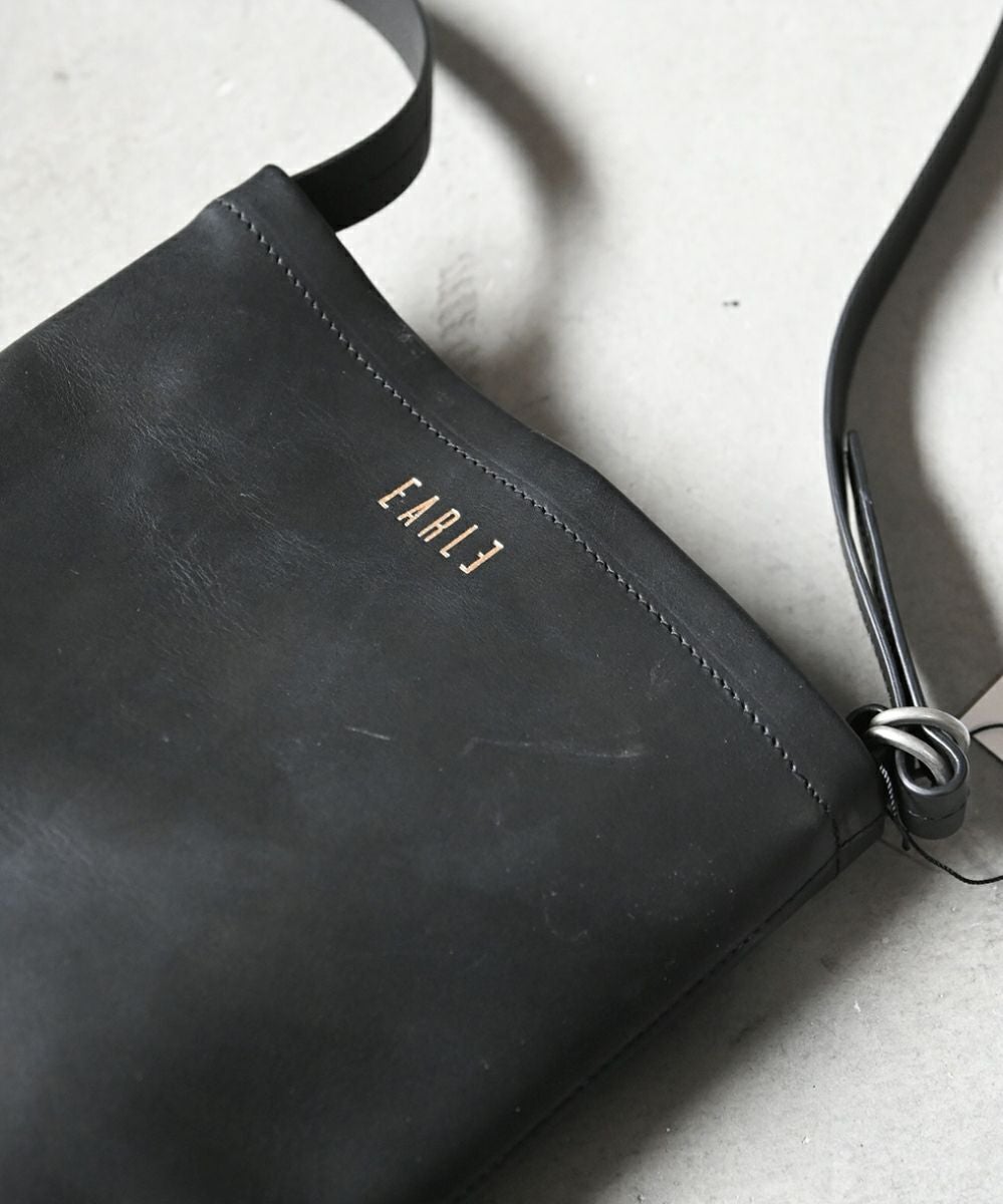 EARLE ショルダーバッグ