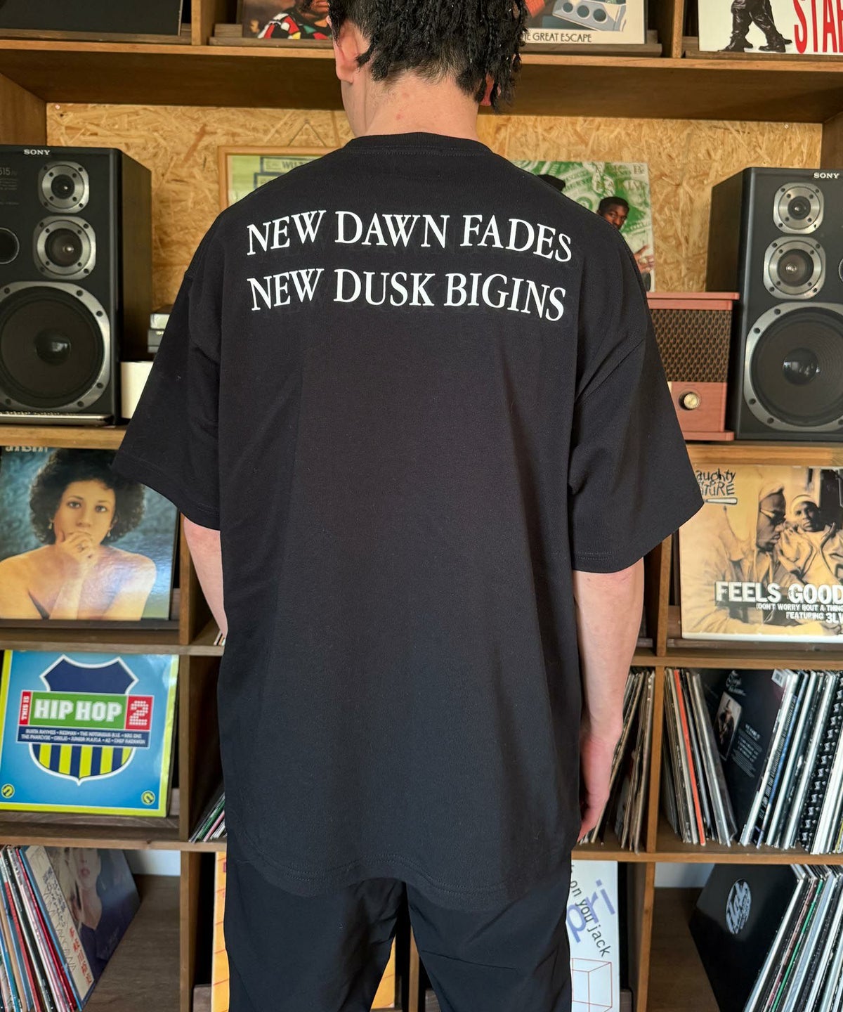 NOPE ジョイデヴィジョン Tシャツ 着用写真